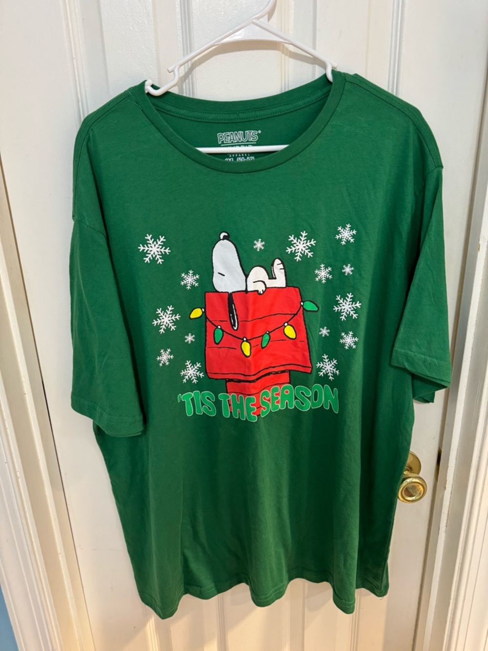 NWOT Peanuts Tis The Season Graphic Tee